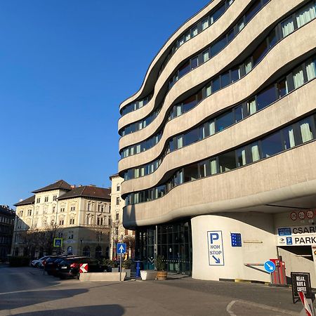 Urban Haven - 3 Beds, 3 Baths, Free Parking, Near Central Market Budapest Luaran gambar