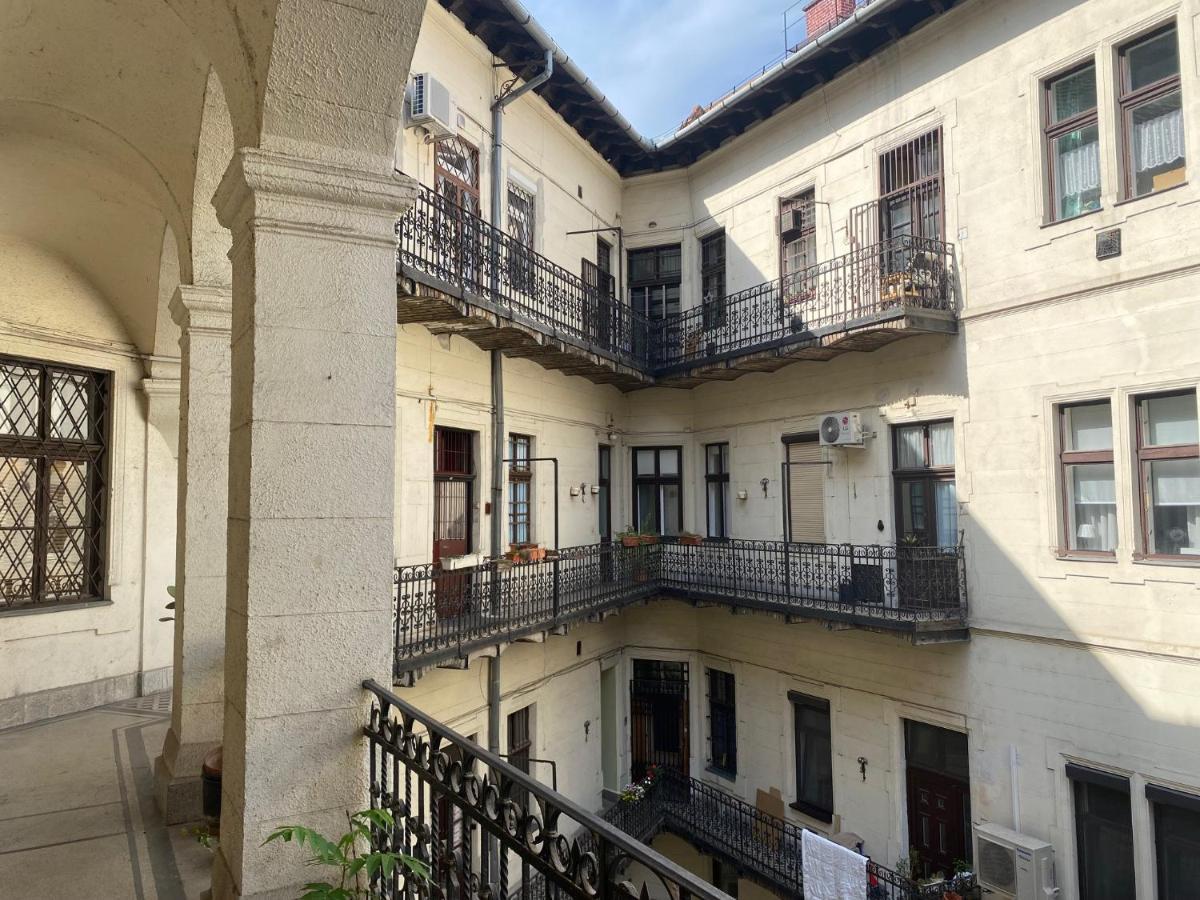Urban Haven - 3 Beds, 3 Baths, Free Parking, Near Central Market Budapest Luaran gambar