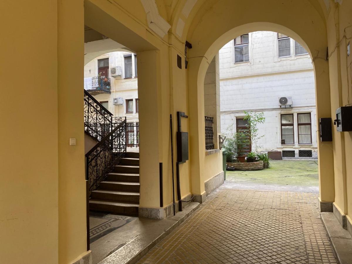 Urban Haven - 3 Beds, 3 Baths, Free Parking, Near Central Market Budapest Luaran gambar