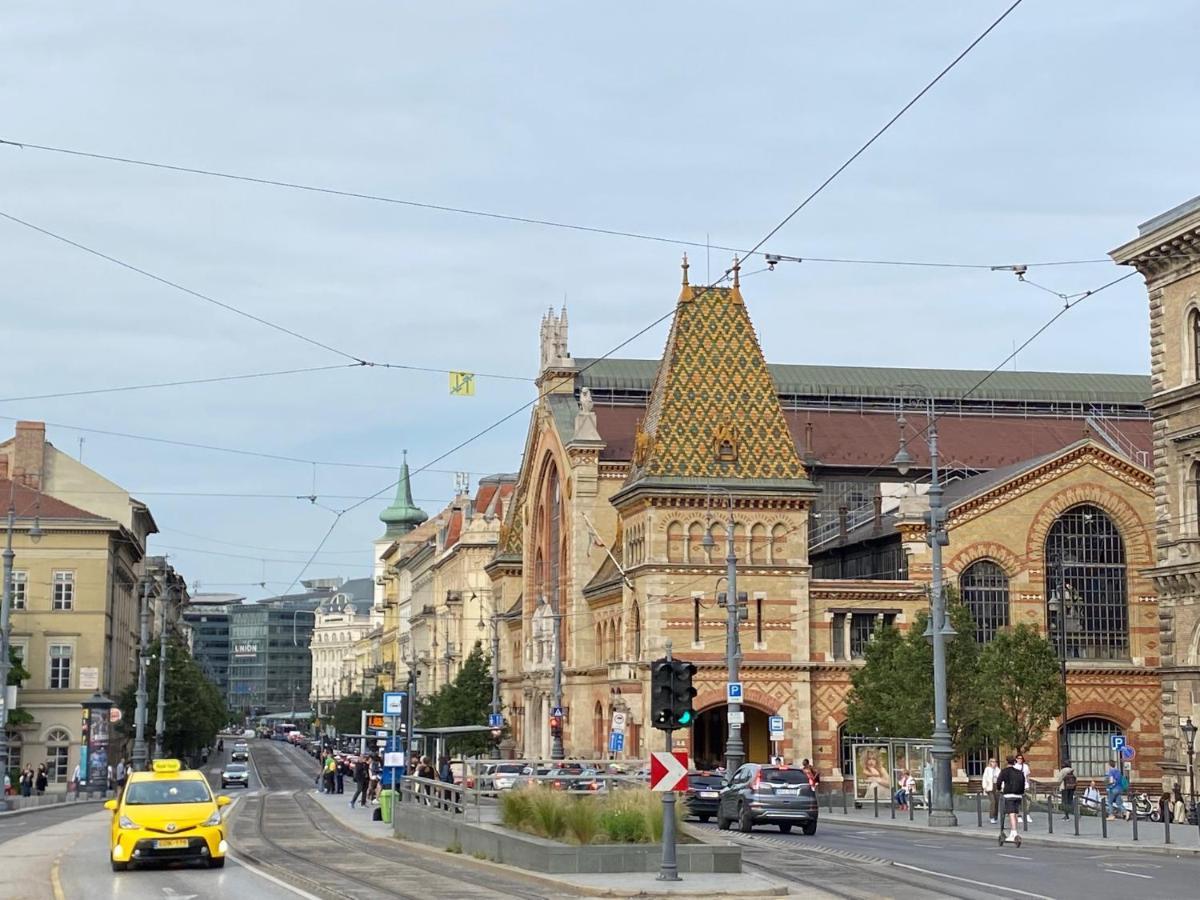 Urban Haven - 3 Beds, 3 Baths, Free Parking, Near Central Market Budapest Luaran gambar