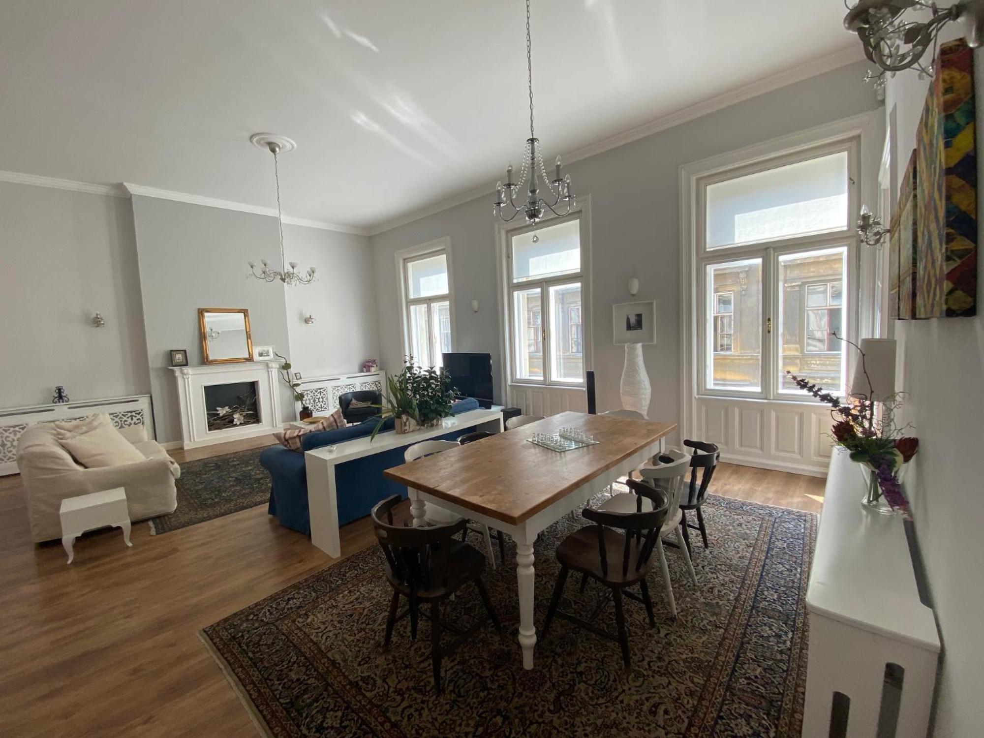 Urban Haven - 3 Beds, 3 Baths, Free Parking, Near Central Market Budapest Luaran gambar