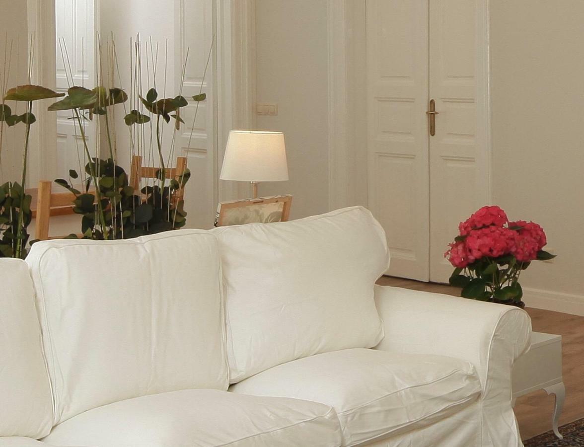 Urban Haven - 3 Beds, 3 Baths, Free Parking, Near Central Market Budapest Luaran gambar
