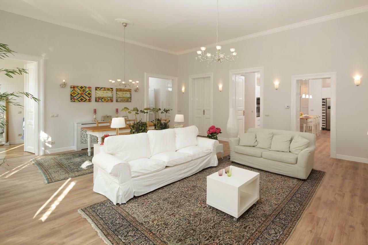 Urban Haven - 3 Beds, 3 Baths, Free Parking, Near Central Market Budapest Luaran gambar