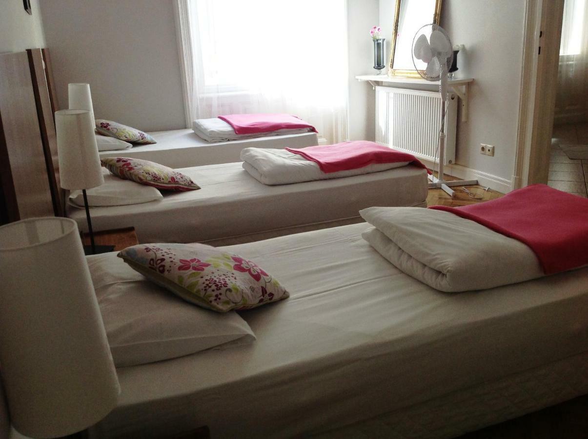 Urban Haven - 3 Beds, 3 Baths, Free Parking, Near Central Market Budapest Luaran gambar