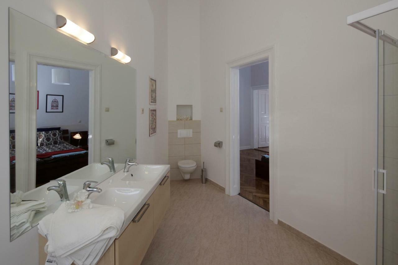 Urban Haven - 3 Beds, 3 Baths, Free Parking, Near Central Market Budapest Luaran gambar